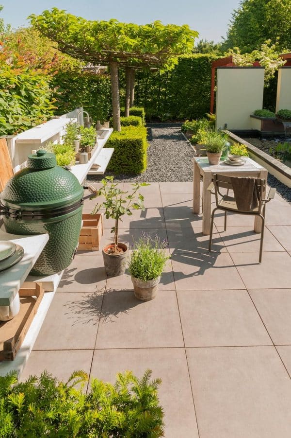 Zonnig terras in de lente