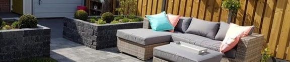 Zonnige tuin in de zomer