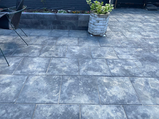 Tegels voegen in je tuin: hoe werkt dat?